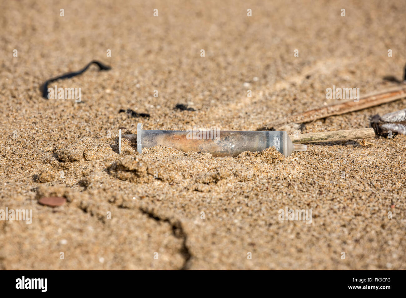 A used syringe washed up on the beach Stock Photo Alamy