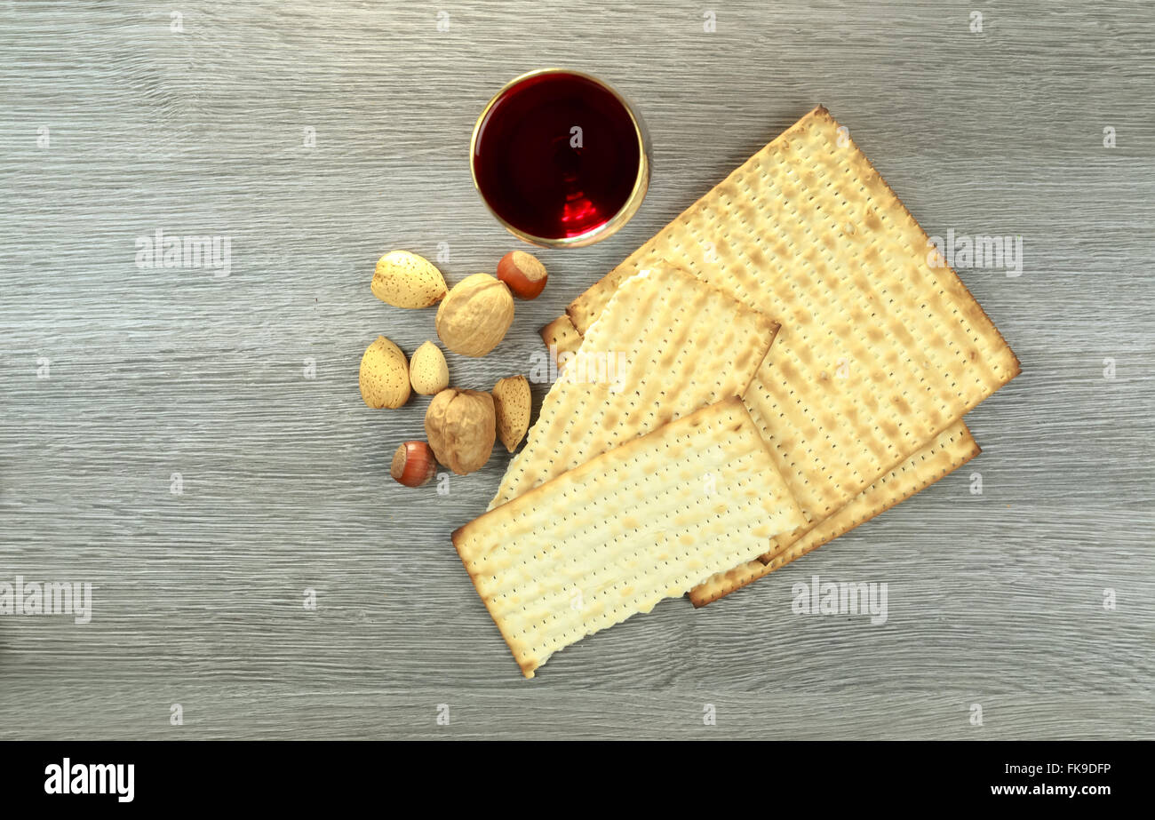 Matzoh jewish passover bread torah stock photo alamy