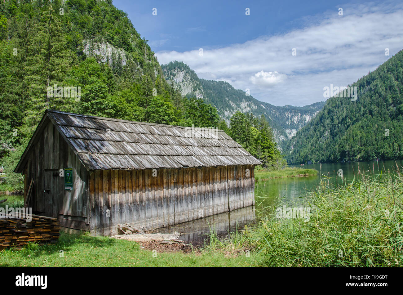 3 Lakes Tour: Lake Grundlsee, Lake Toplitzsee. Is there really gold from  World War Two hidden in Lake Toplitzsee Stock Photo - Alamy
