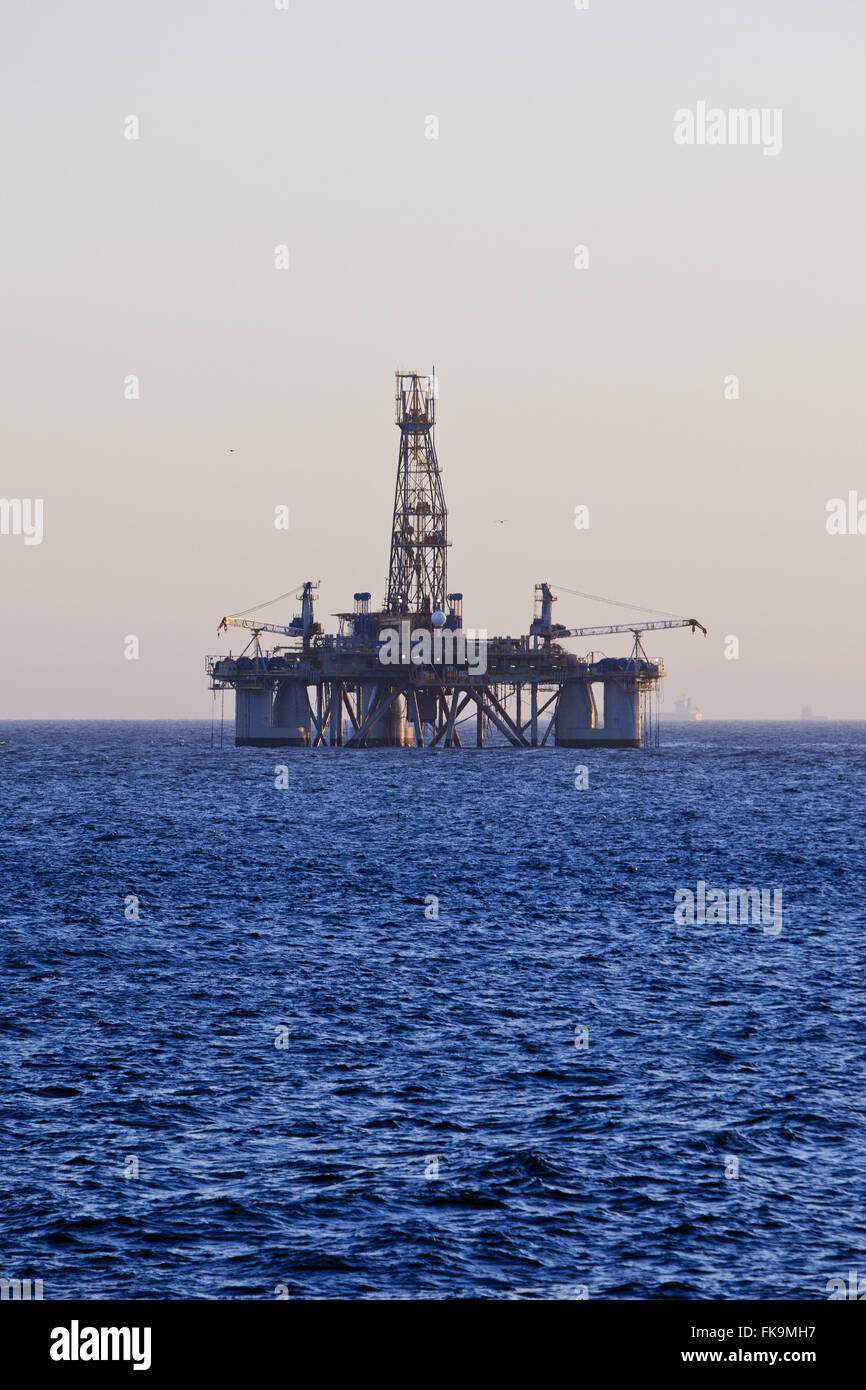 The oil platform seen from the beach at dusk Itacoatiara - oceanic region Stock Photo