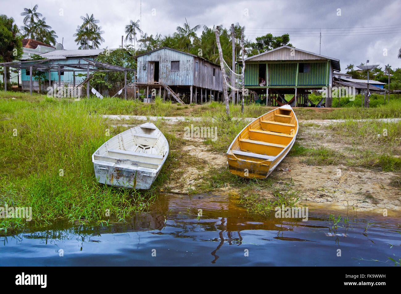Canoes and stilt houses on the banks of the Rio Negro Stock Photo