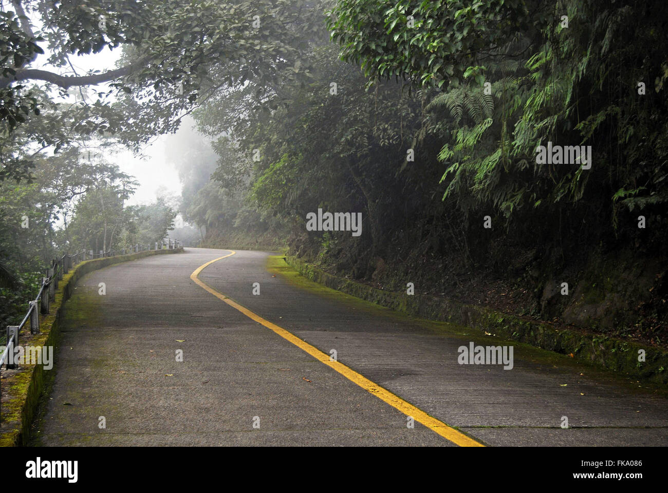 Old road - the stretch of Highway Path Sea - SP-148 Stock Photo
