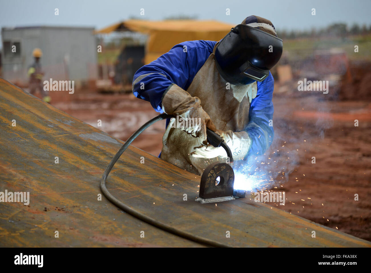 Welding of the ammonia tank plate in the construction of Nitrogenous Fertilizer Unit Stock Photo