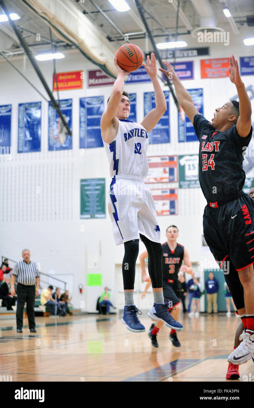Boys high jump hires stock photography and images Alamy