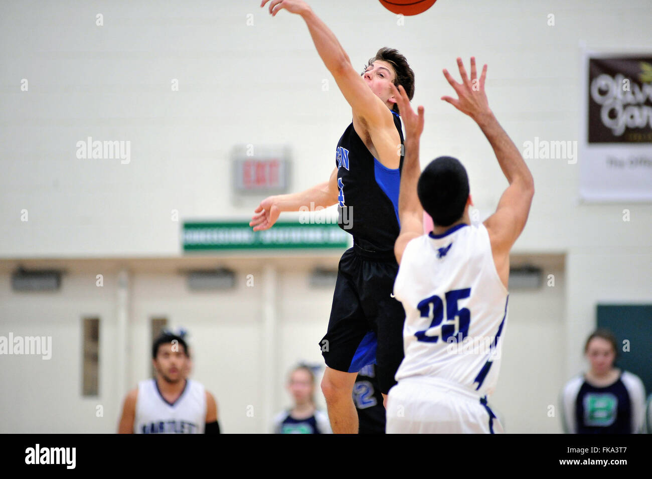 Rebounding ball hires stock photography and images Alamy