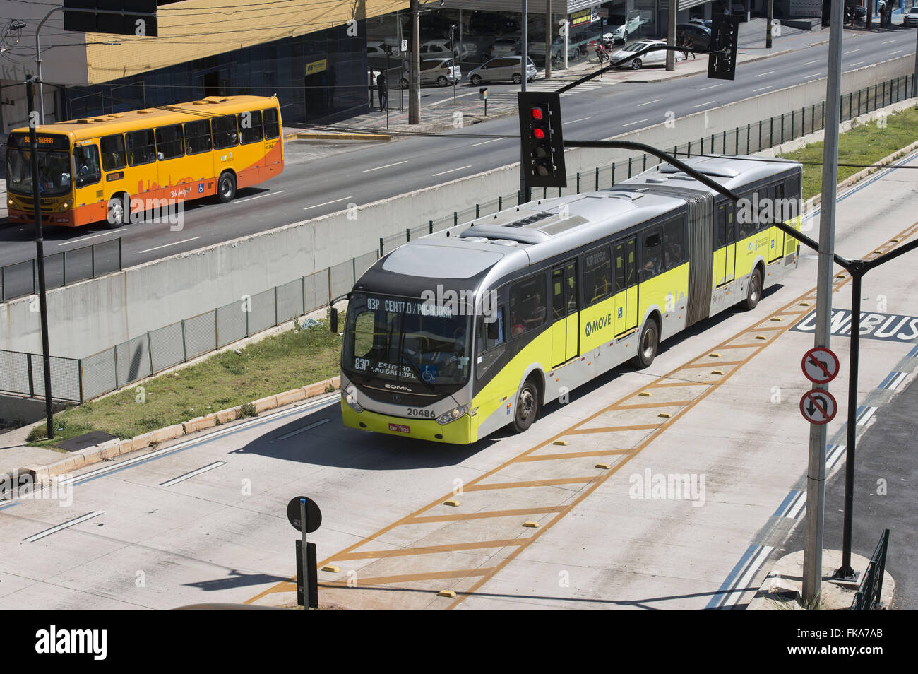 Corredor exclusivo de ônibus MOVE na Avenida Cristiano Machado conhecida como Linha Verde Stock Photo