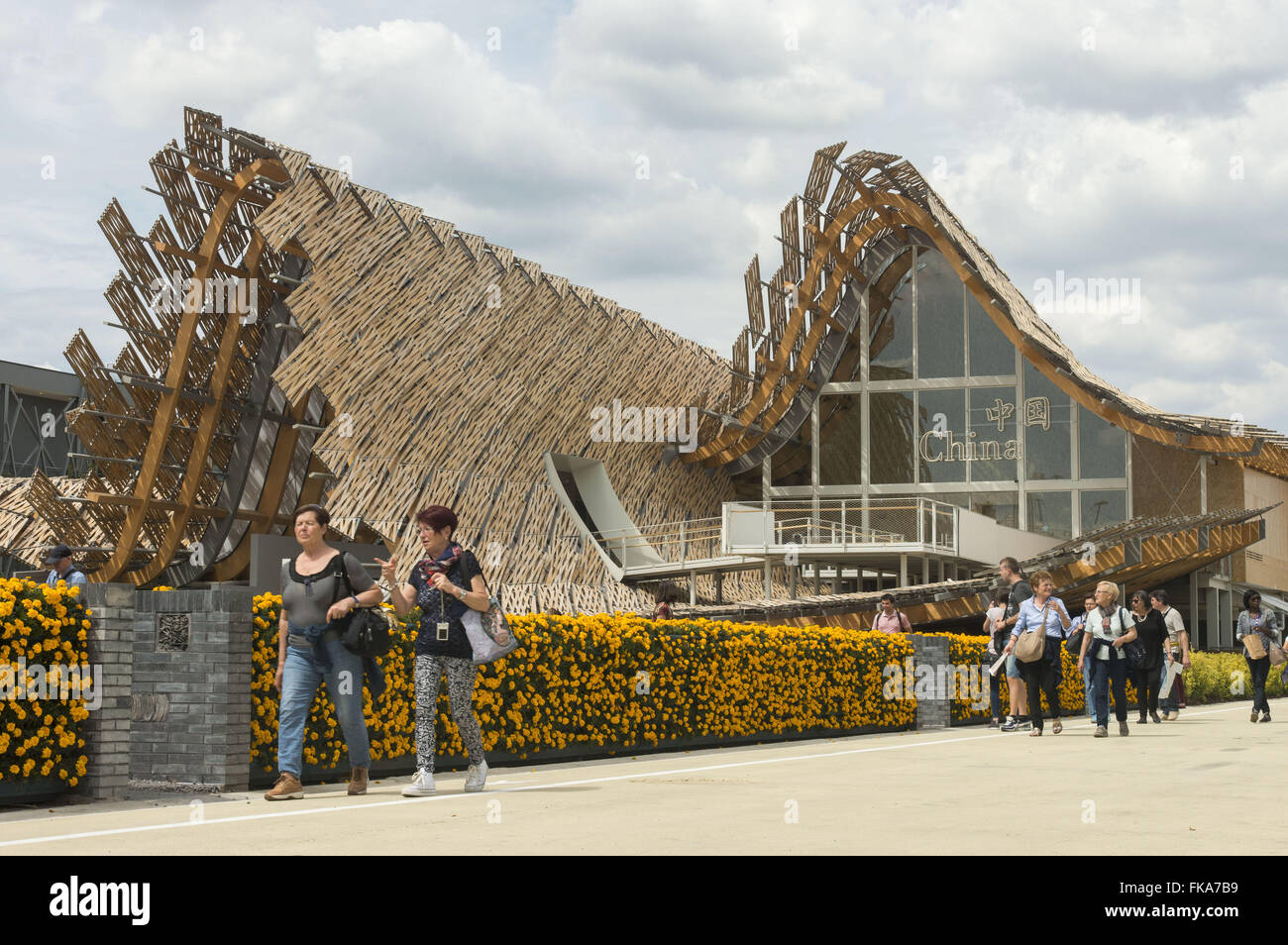 Turistas no Pavilhão da China na Expo Milano 2015 Stock Photo