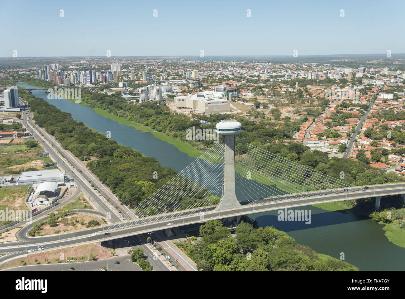 Ponte Estaiada Mestre João Isidoro França cruza o Rio Poti Stock Photo