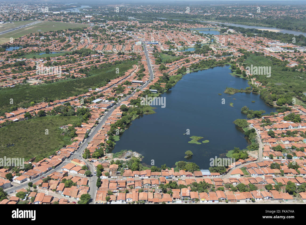 Vista aérea de habitações em volta da Lagoa Piçarreira - zona norte Stock Photo