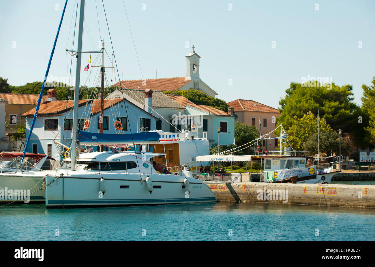 Kroatien, Insel Losinj, Veli Losinj, Schiffsanleger der Blumeninsel Ilovik Stock Photo