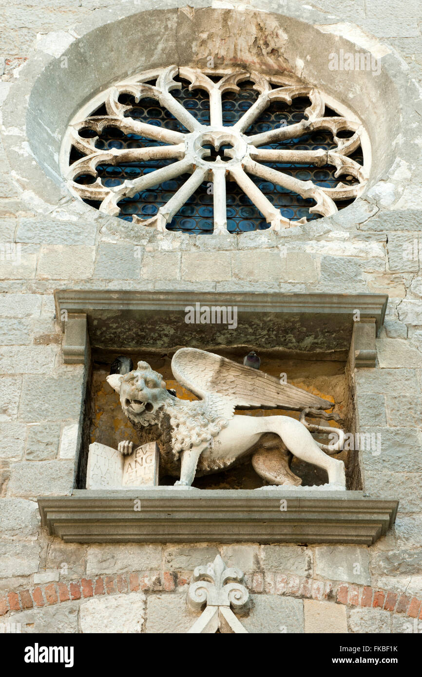 Kroatien, Istrien, Labin, Pfarrkirche Mariä Geburt mit venezianischem Löwen über dem Portal. Im Jahre 1604 wurde an ihre Front d Stock Photo