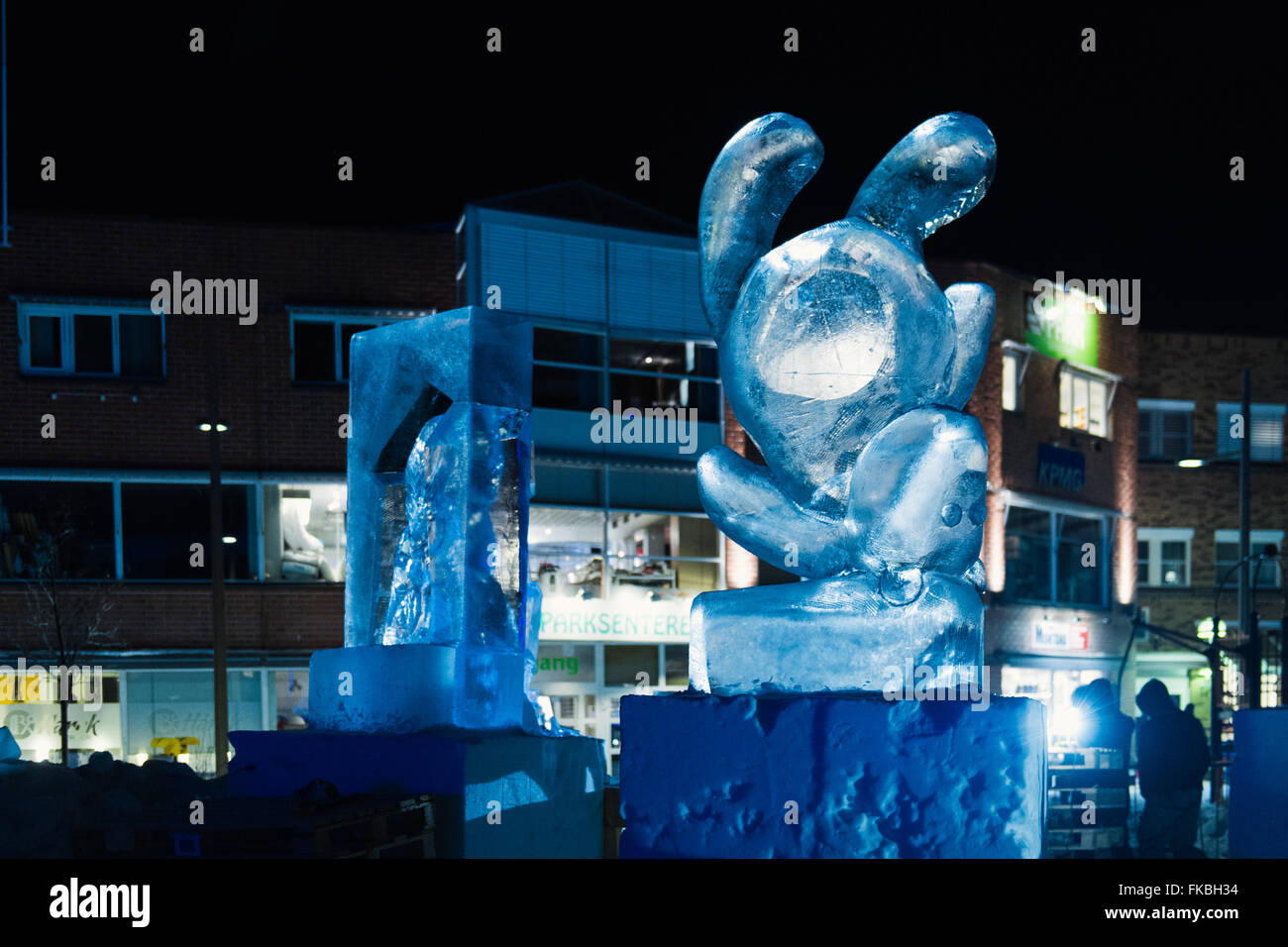 Ice bear sculpture hires stock photography and images Alamy