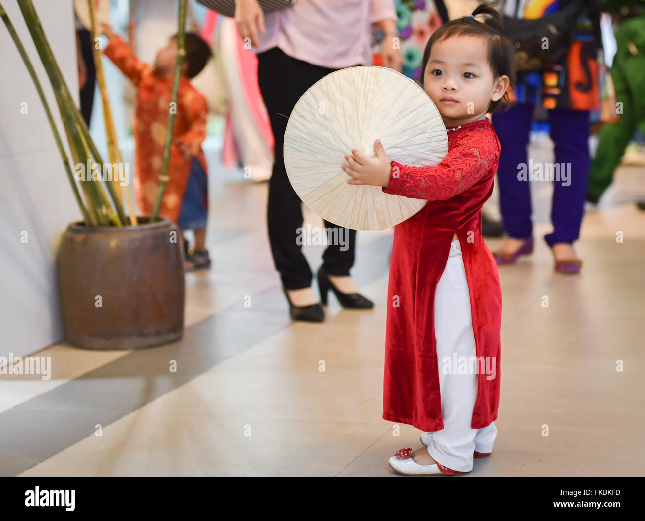 Vietnamese ao dai child hi res stock photography and images Alamy