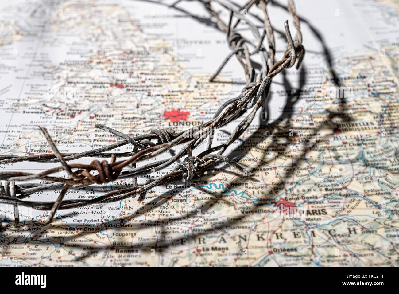 Europe Map with barbed wire between Britain and the Continent Stock Photo