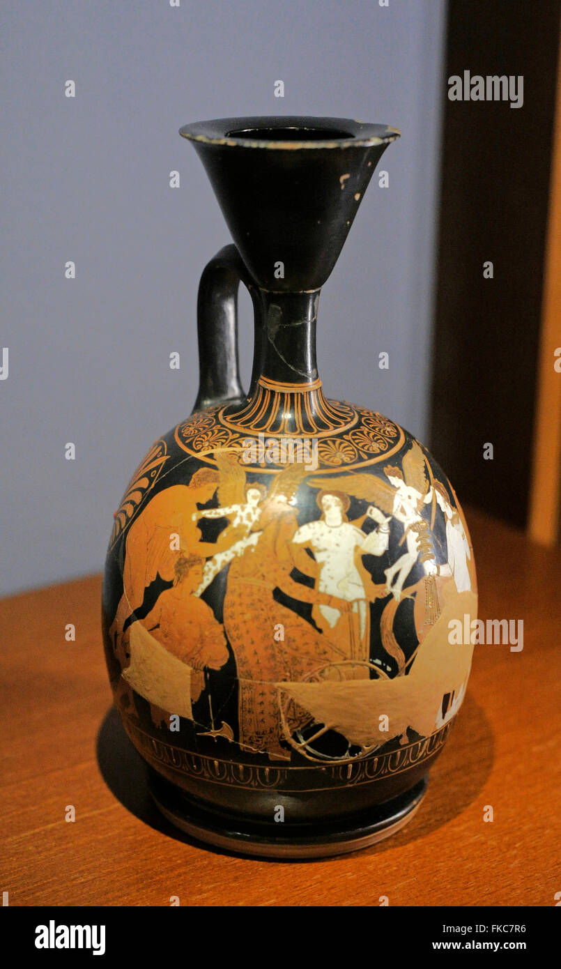 Greece. Redfigure lekythos depicting the Abduction of Helen. Clay