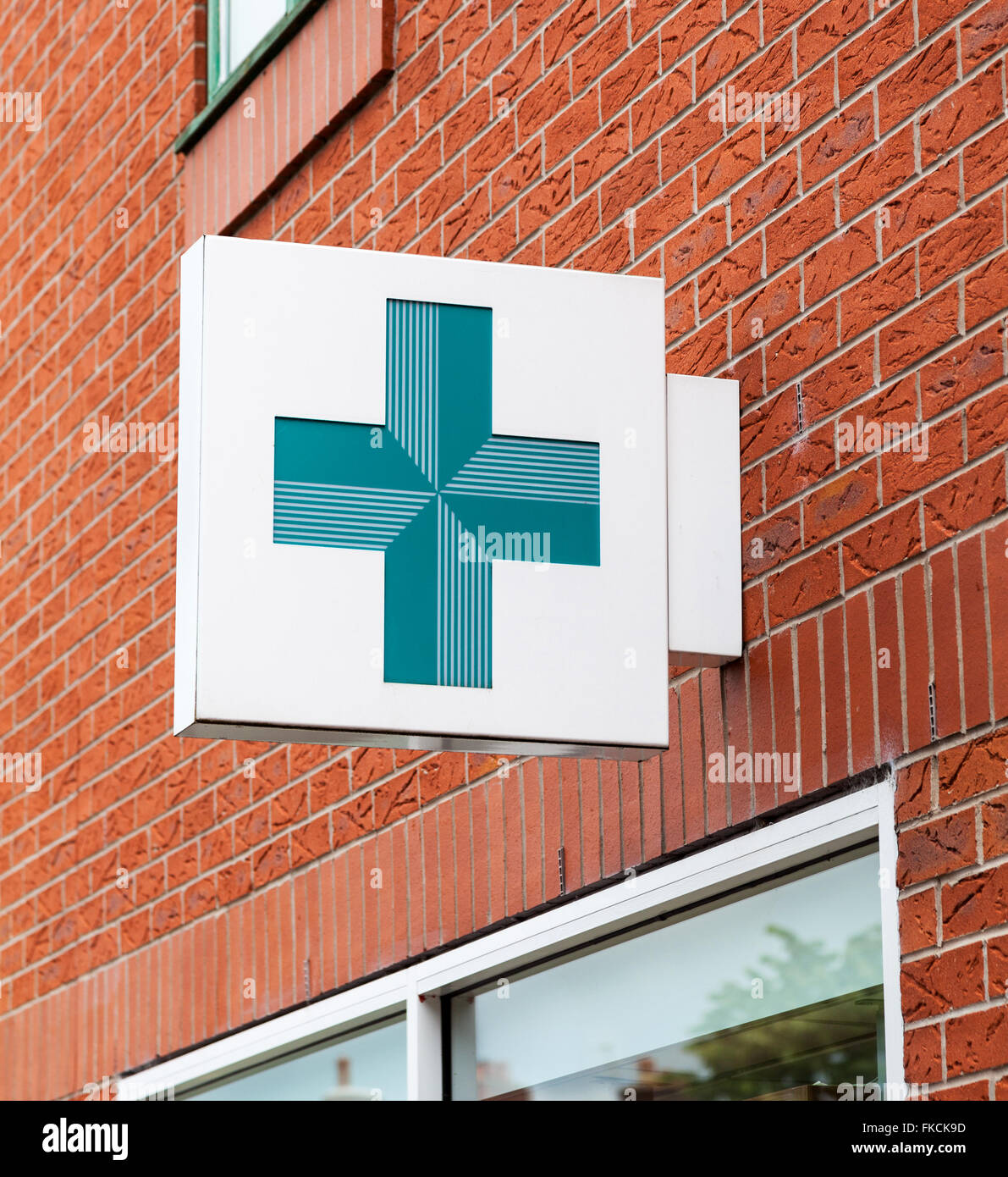 Pharmacy sign green cross hires stock photography and images Alamy