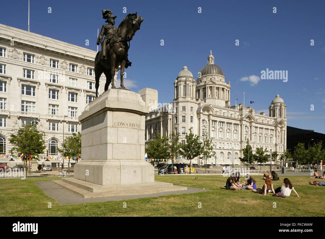 Statue of Edward VII & the Port of Liverpool Building or Dock Office