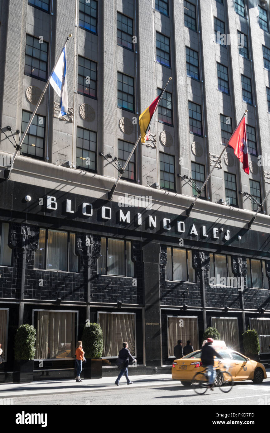 Bloomingdale s Storefront NYC Stock Photo Alamy