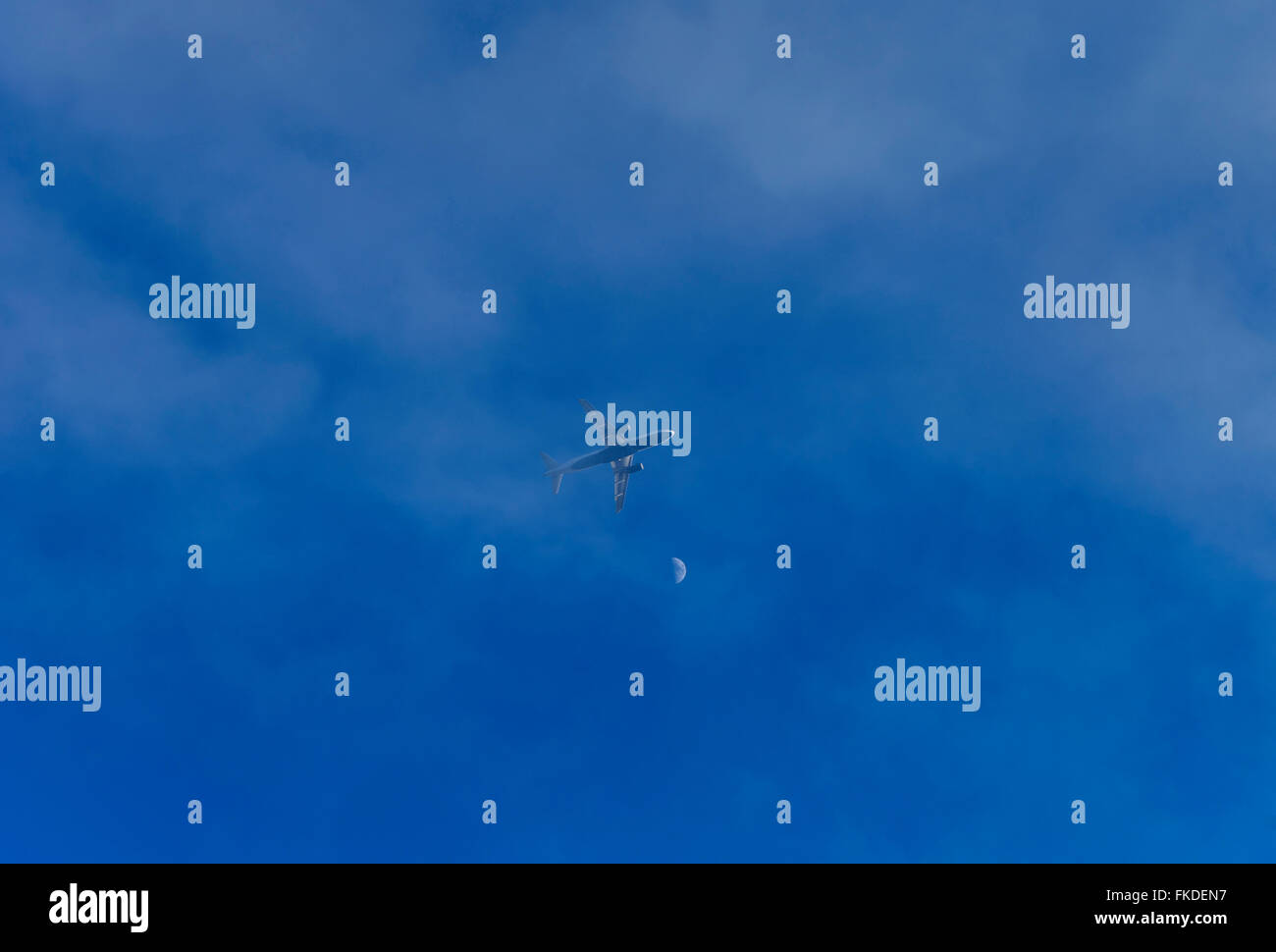 Airplane in the sky hi-res stock photography and images - Alamy