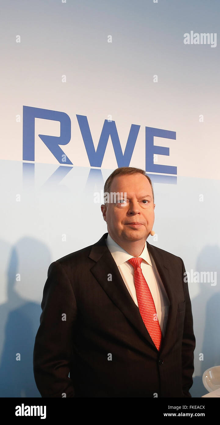 Essen, Germany. 8th March, 2016. RWE AG annual news conference, Essen, Germany, 08.03.2015:  CEO Peter Terium.  Credit:  Juergen Schwarz/Alamy Live News Stock Photo