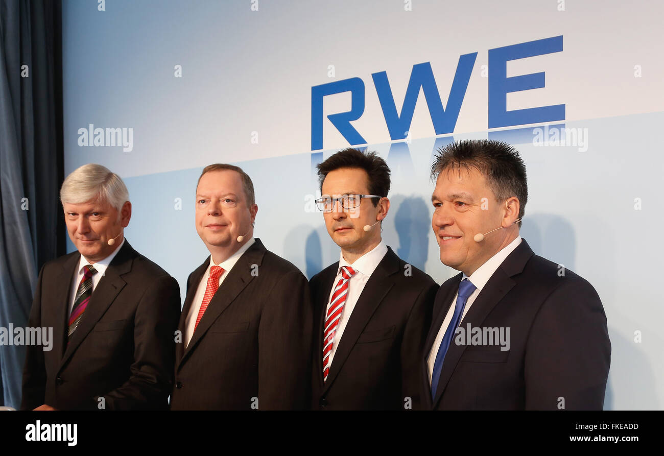 Essen, Germany. 8th March, 2016. RWE AG annual news conference, Essen, Germany, 08.03.2015: Executive board members LtoR Rolf Martin Schmitz, CEO Peter Terium, CFO Bernhard Guenther and Uwe Tigges.  Credit:  Juergen Schwarz/Alamy Live News Stock Photo