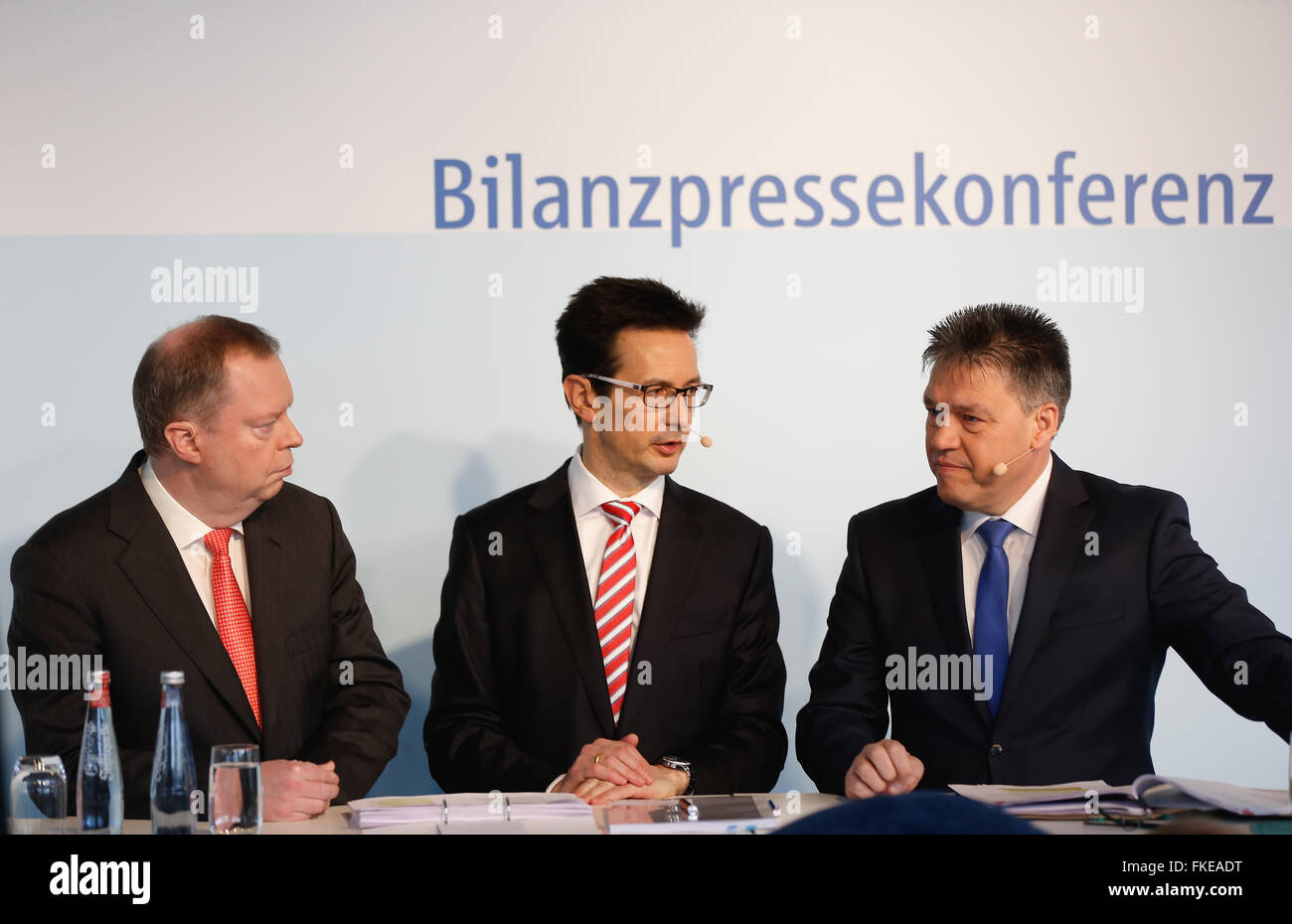 Essen, Germany. 8th March, 2016. RWE AG annual news conference, Essen, Germany, 08.03.2015: v.l. CEO Peter Terium, CFO Bernhard Guenther and Uwe Tigges.  Credit:  Juergen Schwarz/Alamy Live News Stock Photo