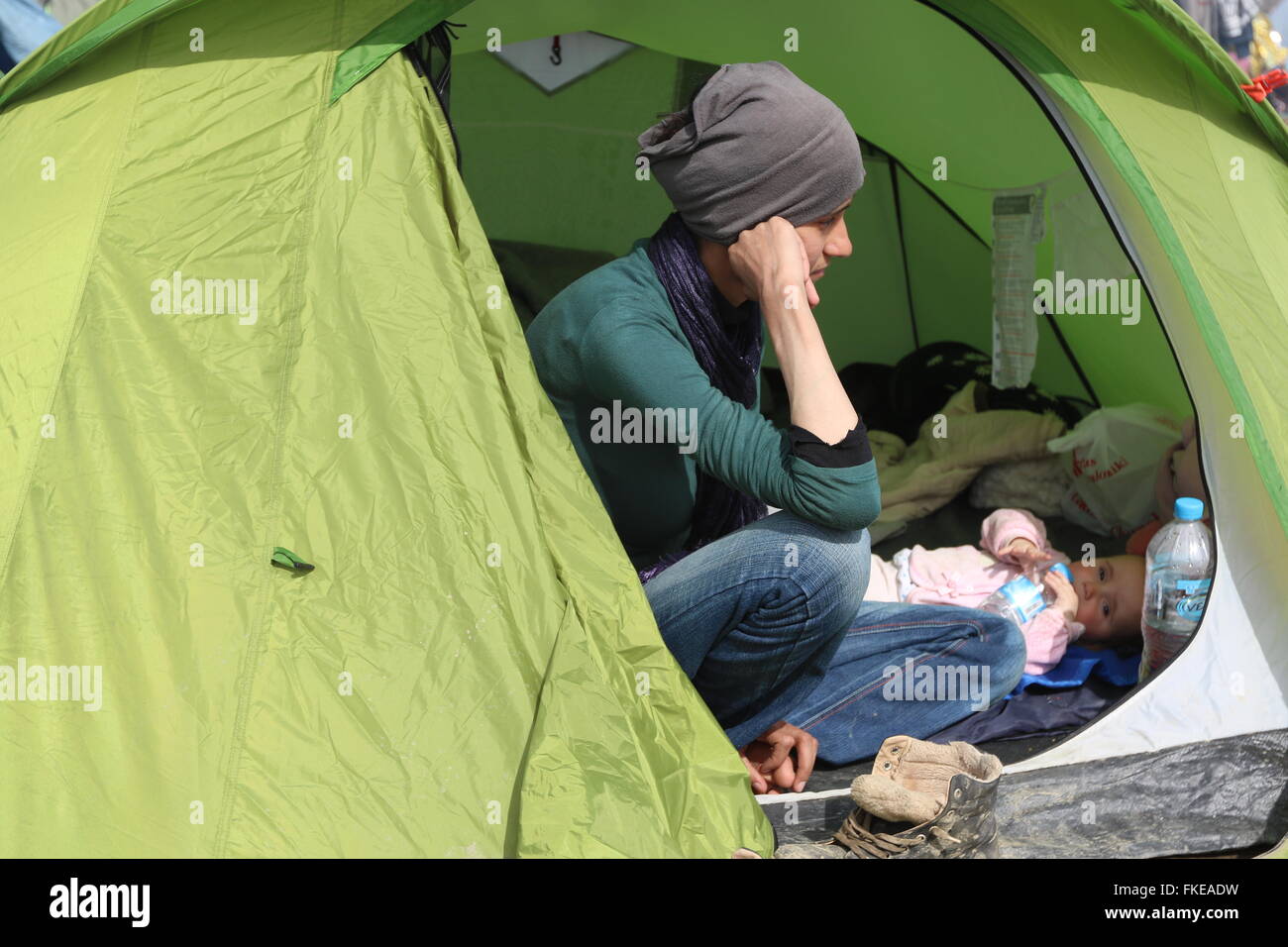 Tent camp borders hi-res stock photography and images - Alamy