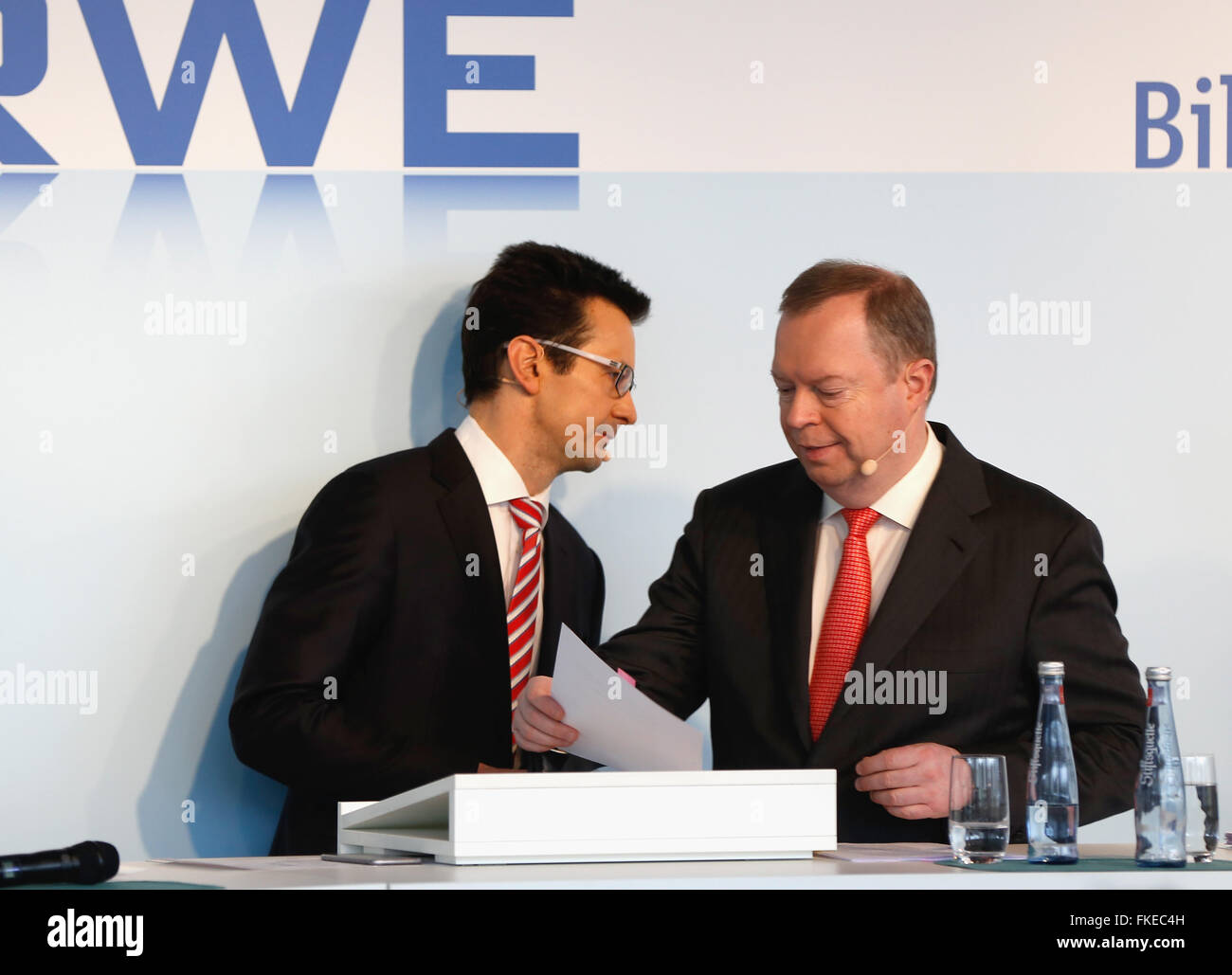 Essen, Germany. 8th March, 2016. RWE AG annual news conference, Essen, Germany, 08.03.2015:  CEO Peter Terium (R) and CFO Bernhard Guenther.  Credit:  Juergen Schwarz/Alamy Live News Stock Photo