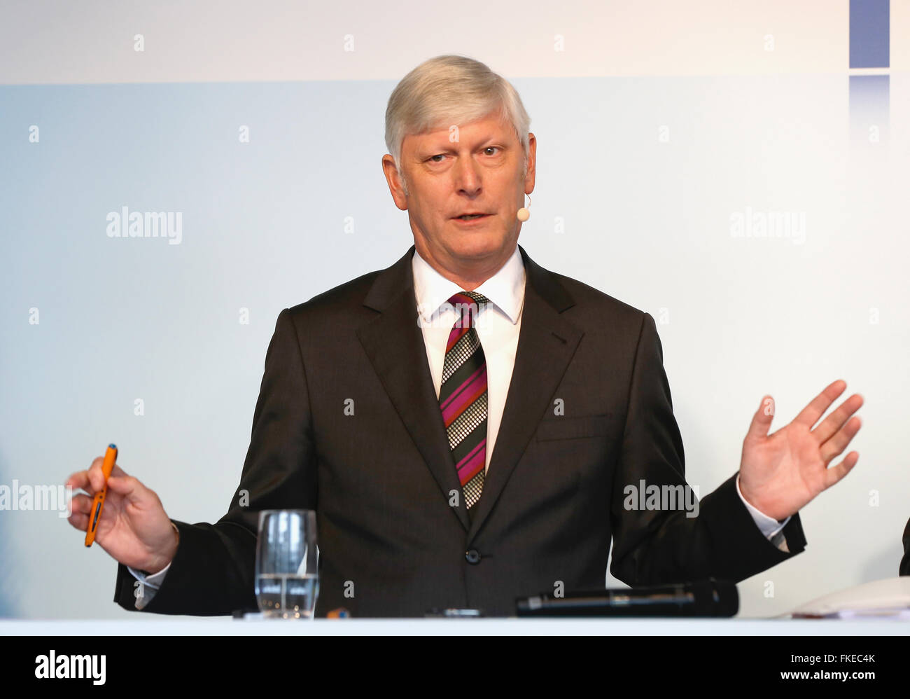 Essen, Germany. 8th March, 2016. RWE AG annual news conference, Essen, Germany, 08.03.2015: Executive board member Rolf Martin Schmitz.  Credit:  Juergen Schwarz/Alamy Live News Stock Photo
