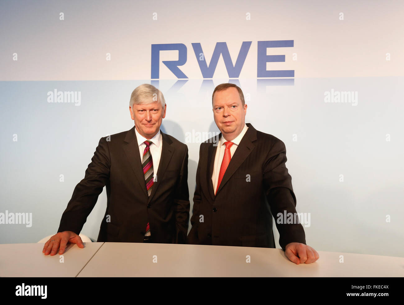 Essen, Germany. 8th March, 2016. RWE AG annual news conference, Essen, Germany, 08.03.2015:  CEO Peter Terium (R) and Rolf Martin Schmitz..  Credit:  Juergen Schwarz/Alamy Live News Stock Photo