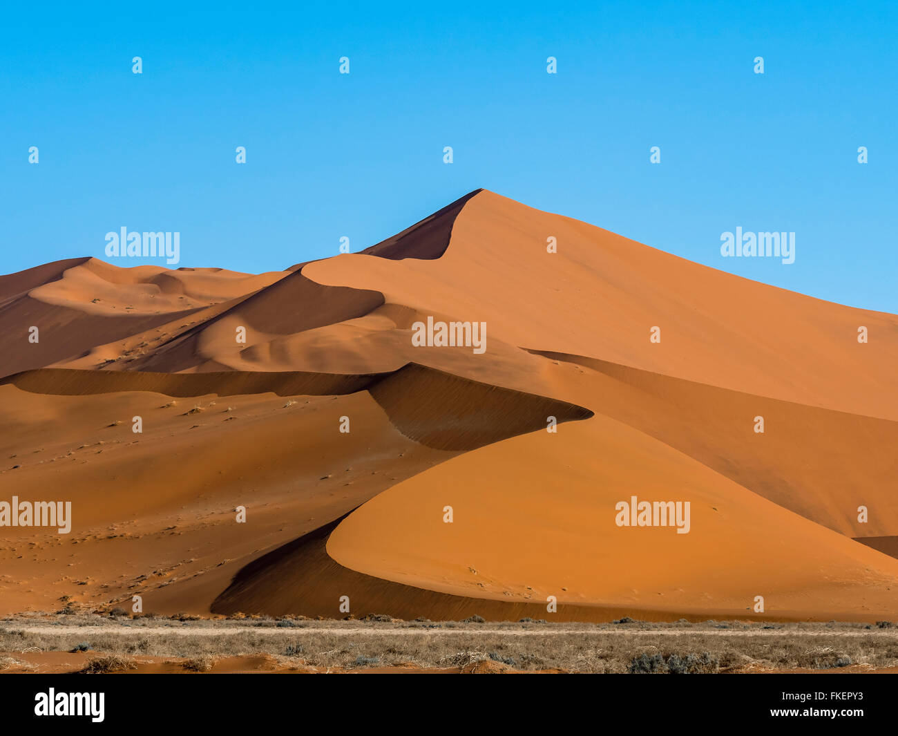 Sand dunes on the edge of the Namib Desert, Sossusvlei, Namib-Naukluft National Park, Hardap, Namibia Stock Photo