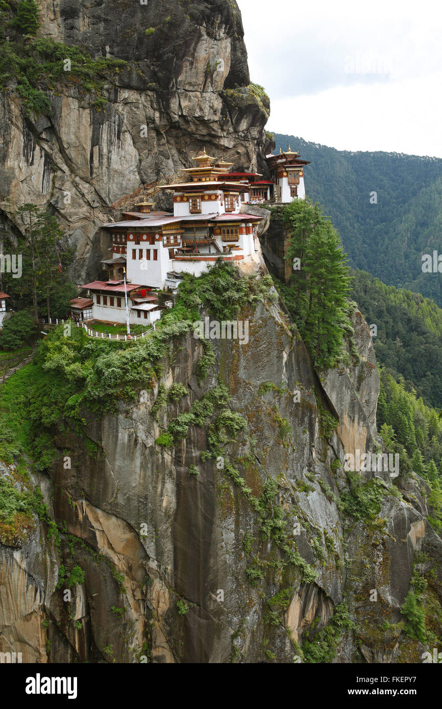 Tiger's Nest Monastery in the cliffside of Paro valley, Taktshang Goemba, near Paro, the Himalayas, Kingdom of Bhutan Stock Photo
