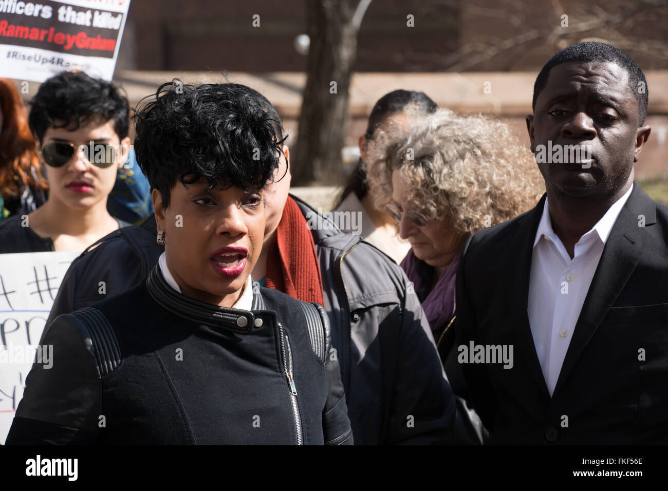 8th March 2016. New York, NY. Constance Malcolm, mother of Ramarley Graham killed by a NYPD offiicer in 2012, denounced the decision by US Attorney Preet Bharara not to bring charges in the killing of her unarmed 18-year-old son. Credit:  M. Stan Reaves/Alamy Live News Stock Photo