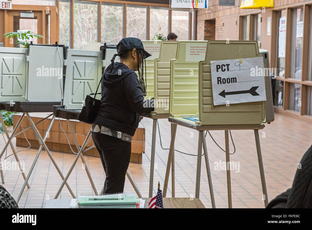Detroit, Michigan, USA. 8th March, 2016. A woman votes in Michigan's primary presidential election. Credit:  Jim West/Alamy Live News Stock Photo