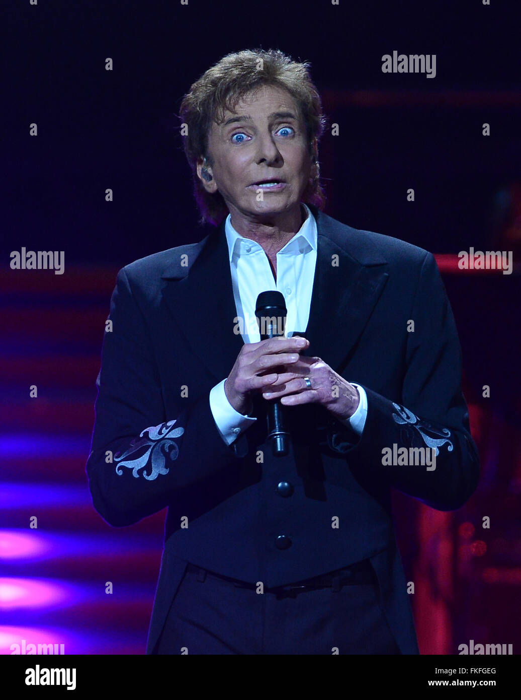 barry manilow last tour