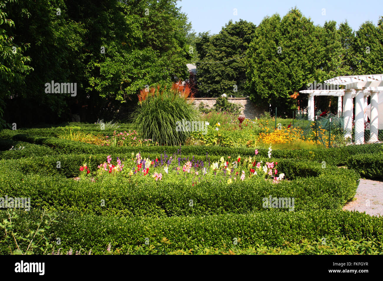 Canandaigua, New York, Sonnenberg Gardens and Mansion State Park., flower filled circle of