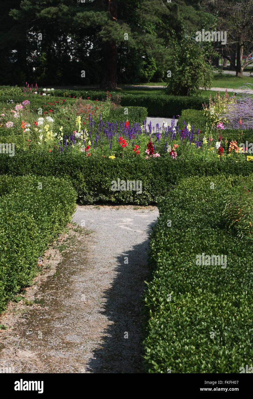 Canandaigua, New York, Sonnenberg Gardens and Mansion State Park, flower filled circle of