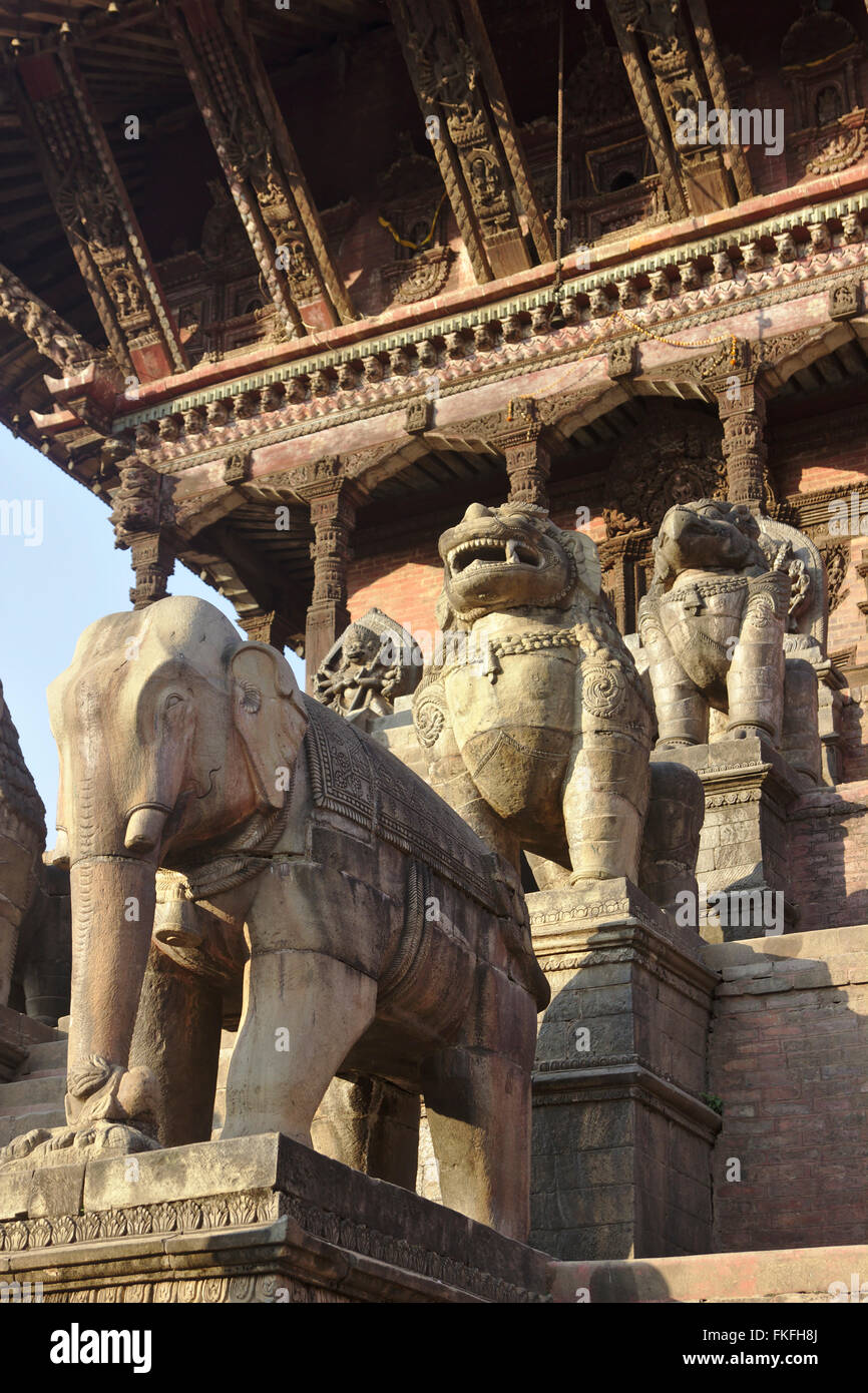Bhaktapur, Guardians on Nyatapola Temple on Taumadhi Pole, Nepal Stock Photo