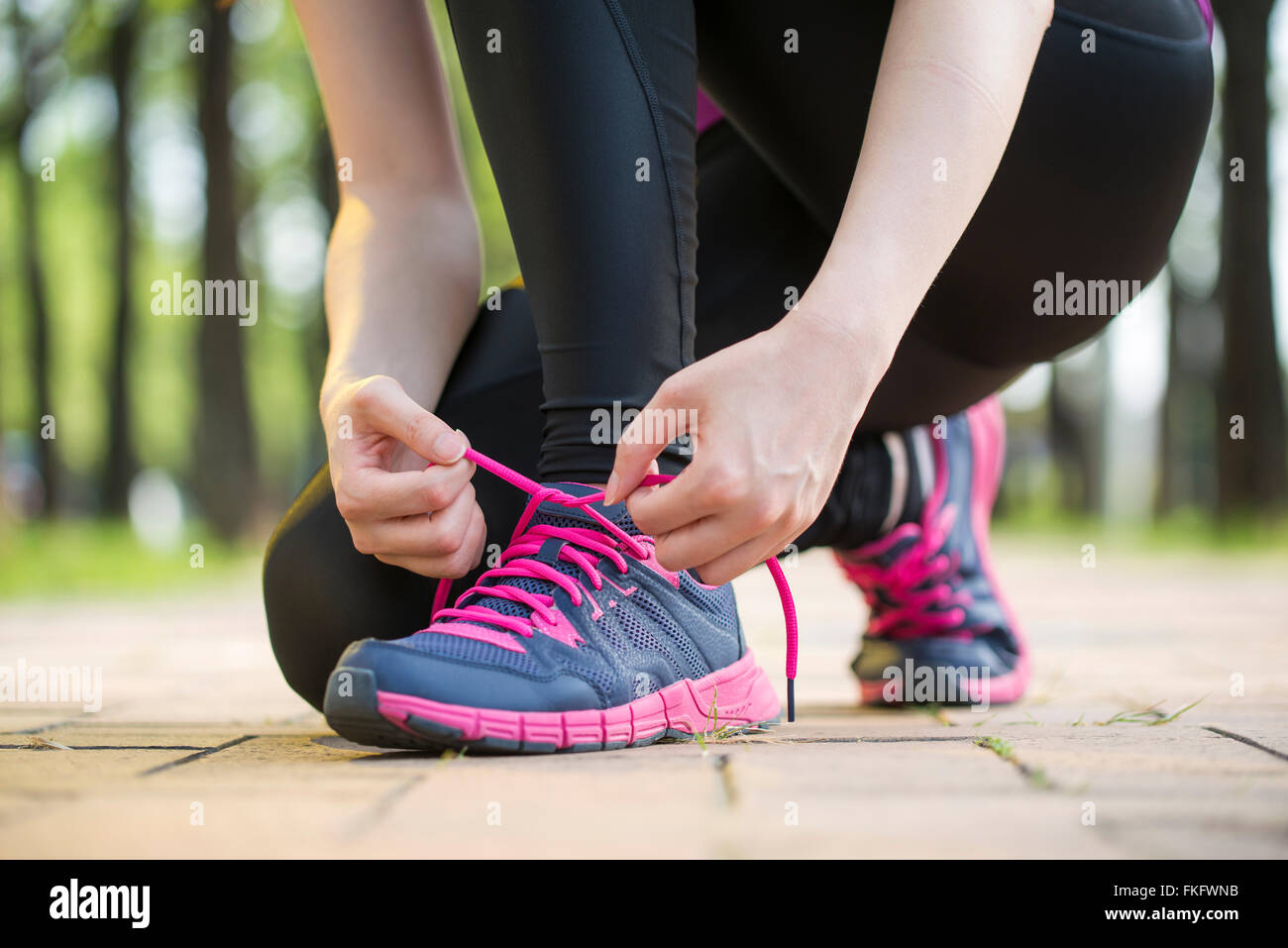 THE ORIGINAL STRETCHLACE Shoelace Knot Clips Keep Shoe Laces Tied ...