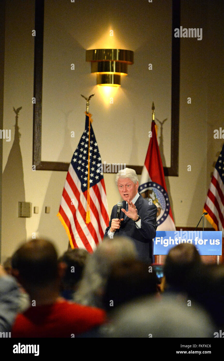 Bridgeton, Missouri, USA. 23rd Mar, 2010. Former president Bill Clinton