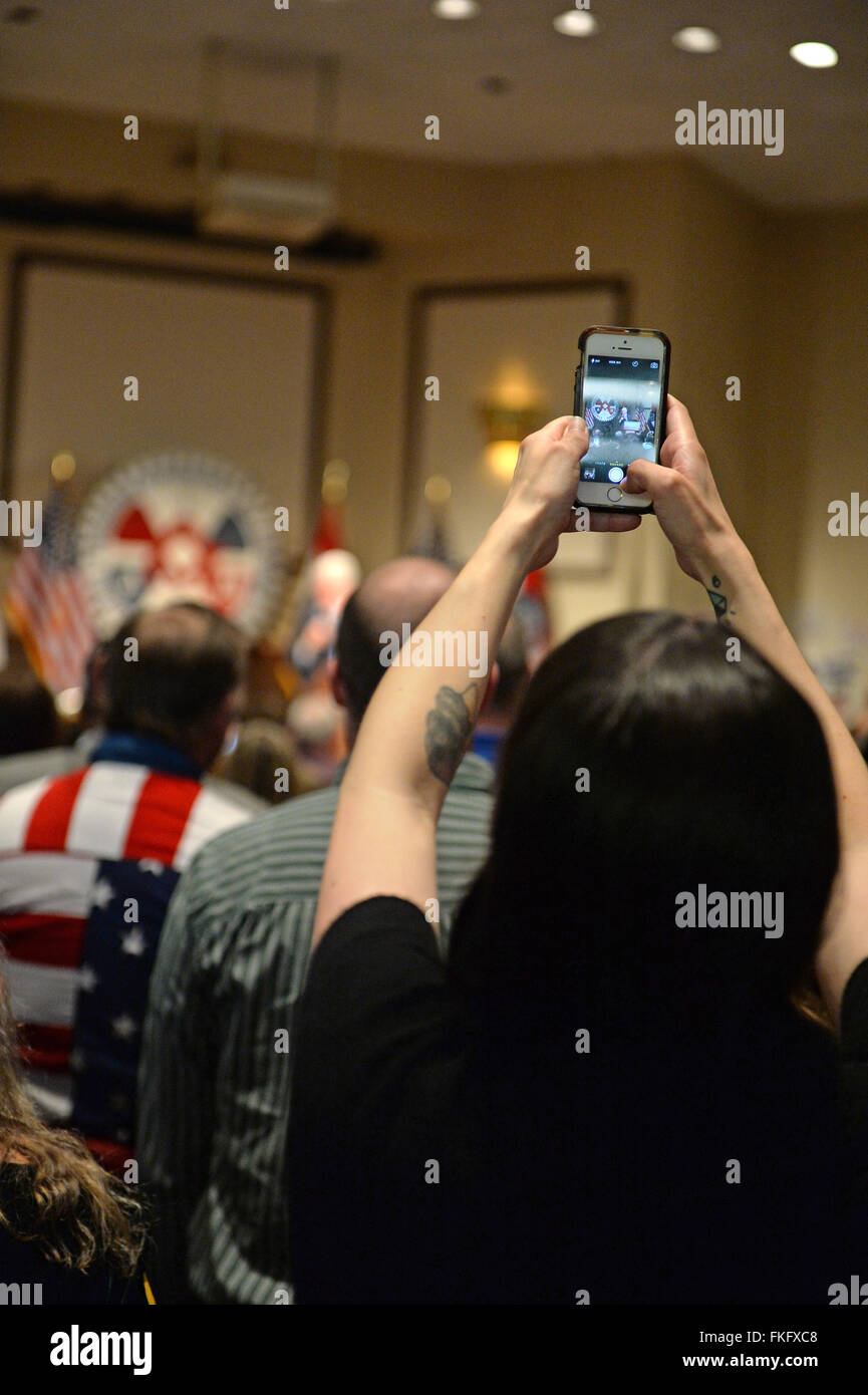 Bridgeton, Missouri, USA. 23rd Mar, 2010. Supporter takes photo of