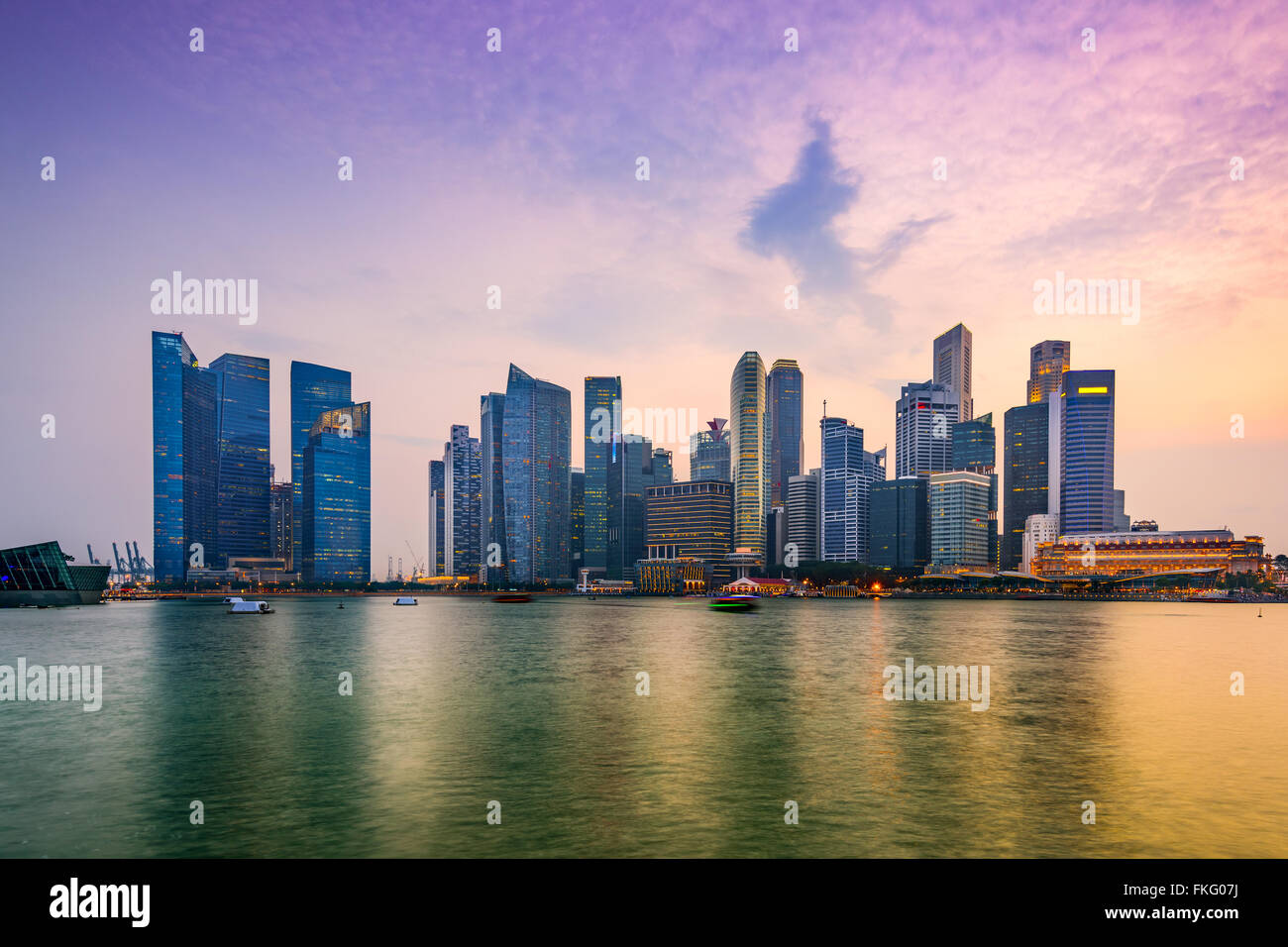 Singapore skyline hi-res stock photography and images - Alamy