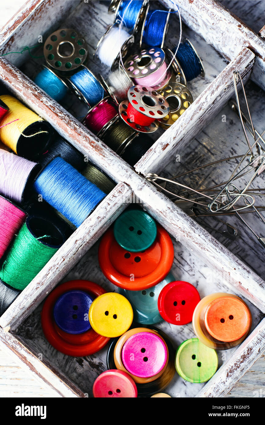 Wooden box with thread,bobbin and buttons.Top view Stock Photo - Alamy