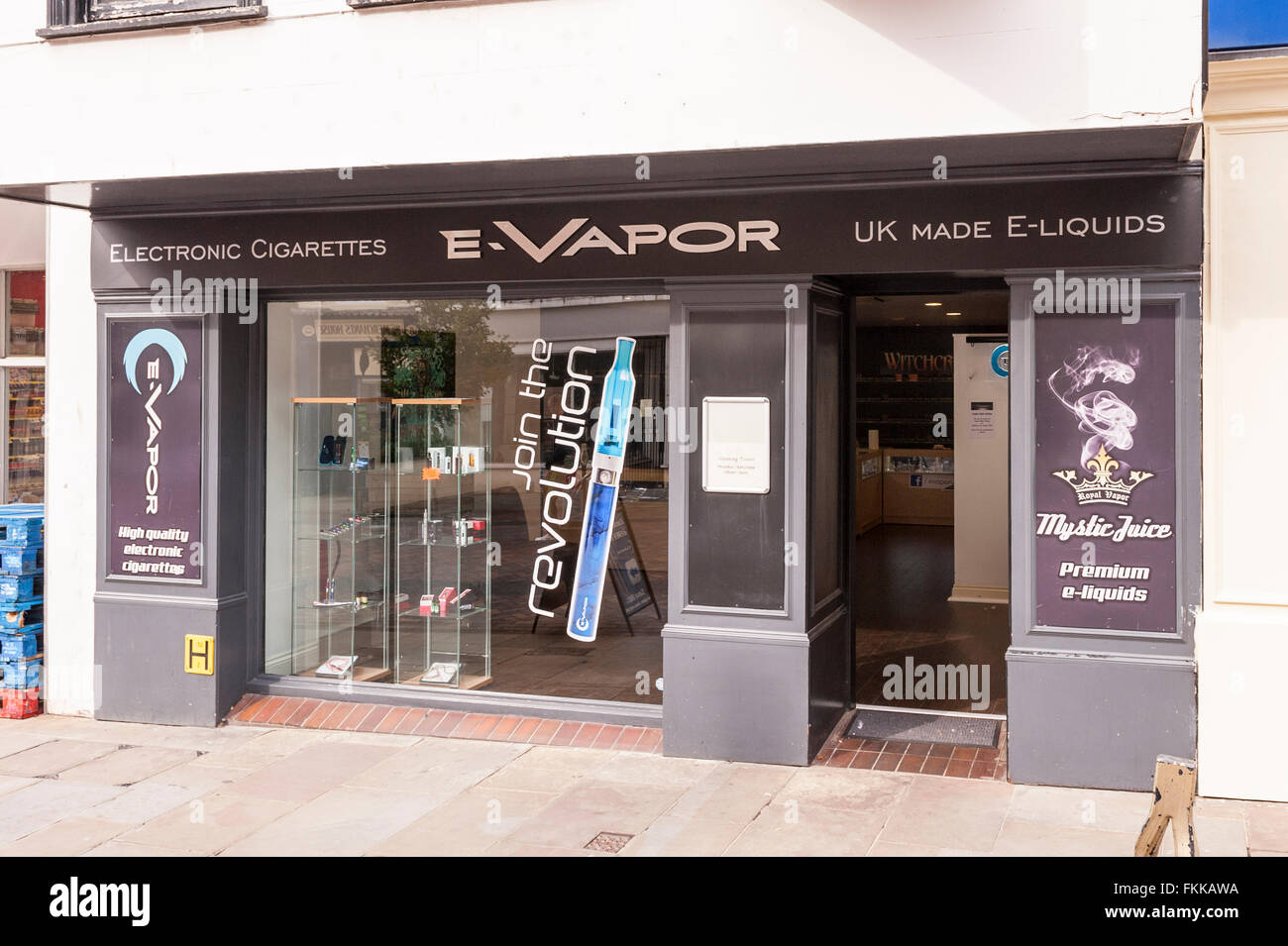 The E-Vapor shop store at Gloucester , Gloucestershire , England , Britain , Uk Stock Photo