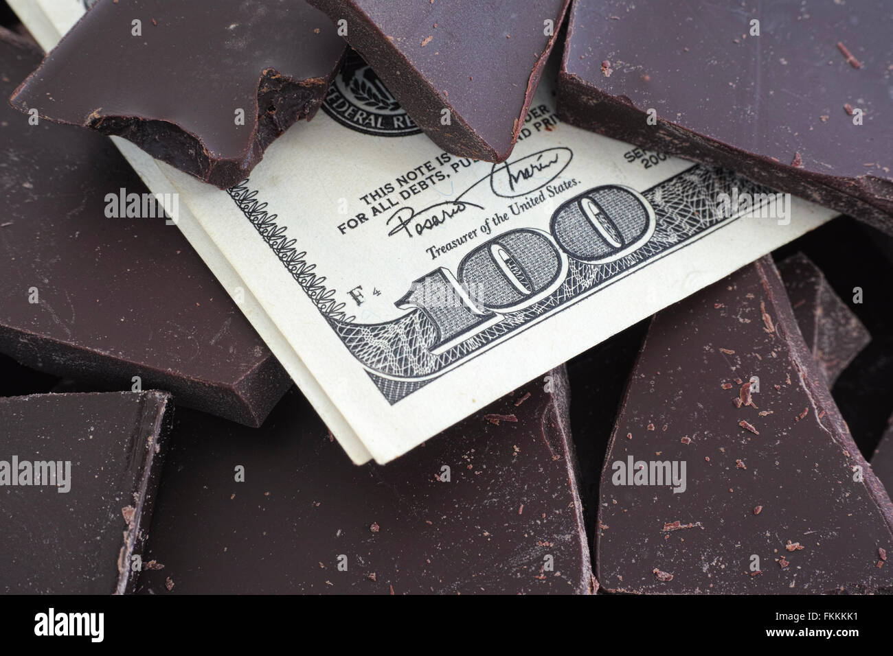 Dollar lettera B costituito da soldi veri Foto stock - Alamy