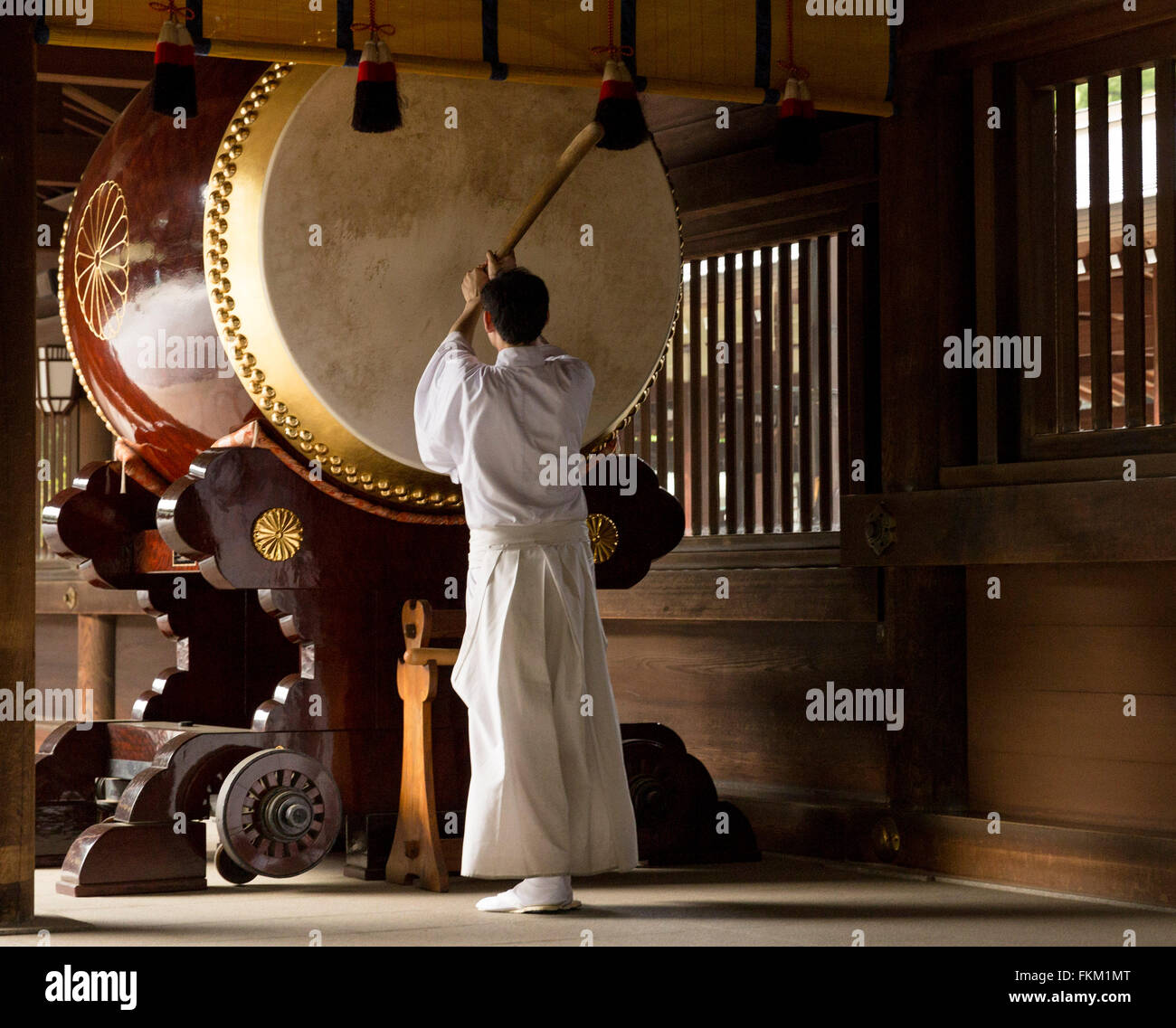 Priest playing gong at Meiji Shrine (明治神宮, Meiji Jingū), Shibuya, Tokyo, Japan. Stock Photo