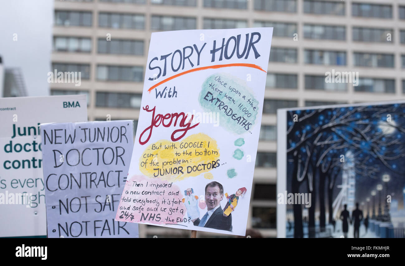 London 9th March 2016, NHS Junior Doctors picket, St Thomas Hospital, Westminster, homemade banner Credit:  Ian Davidson/Alamy Live News Stock Photo