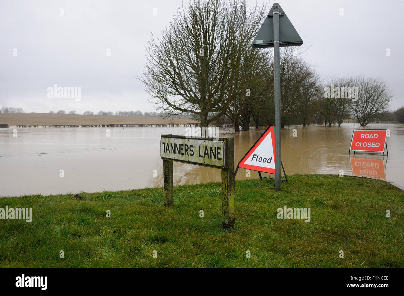 Corby Glen Uk 9th March 2016 The River Glen Bursts Its Banks Flooding Roads In Corby Glen 