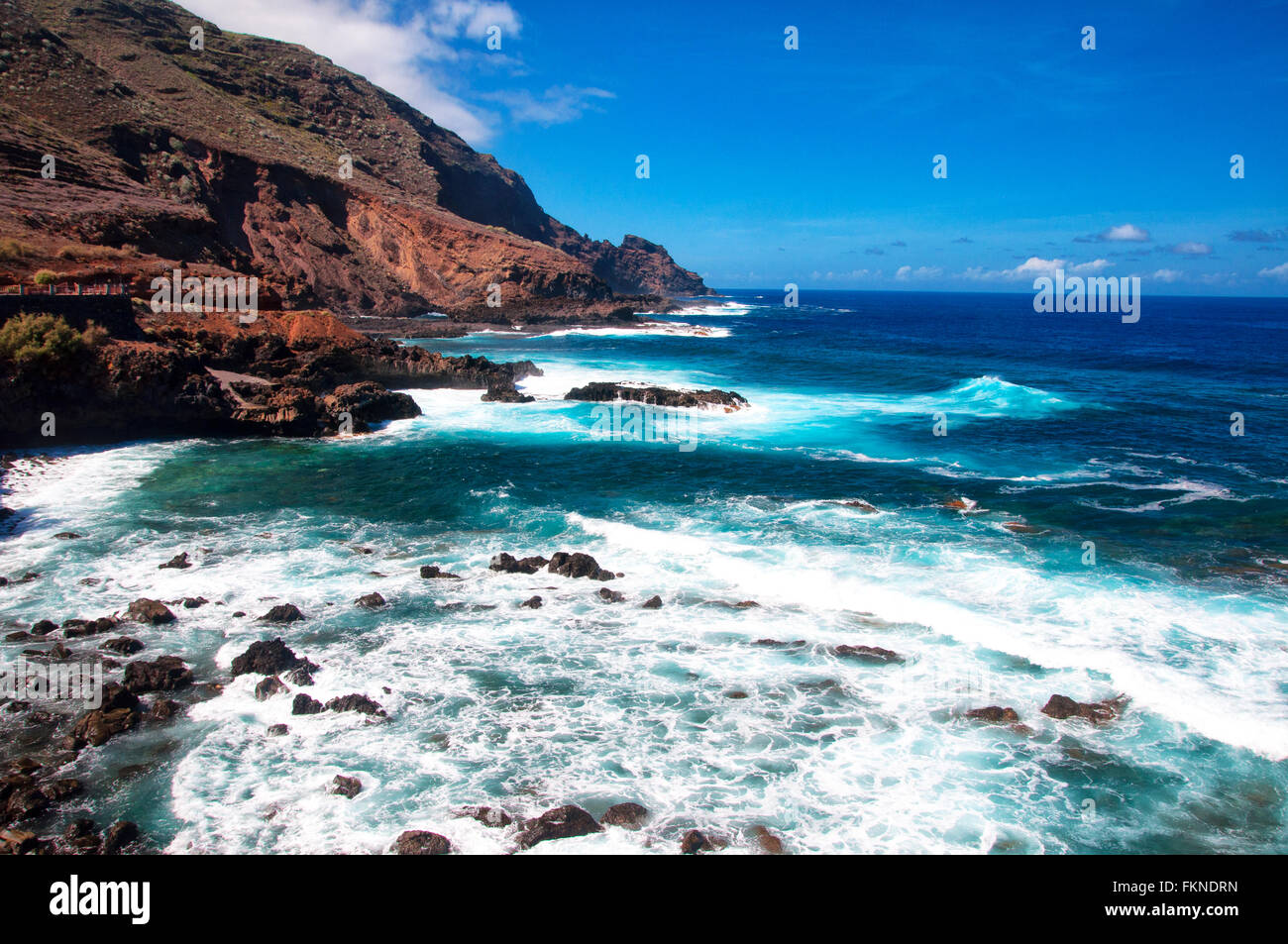 Reef waves hi-res stock photography and images - Alamy