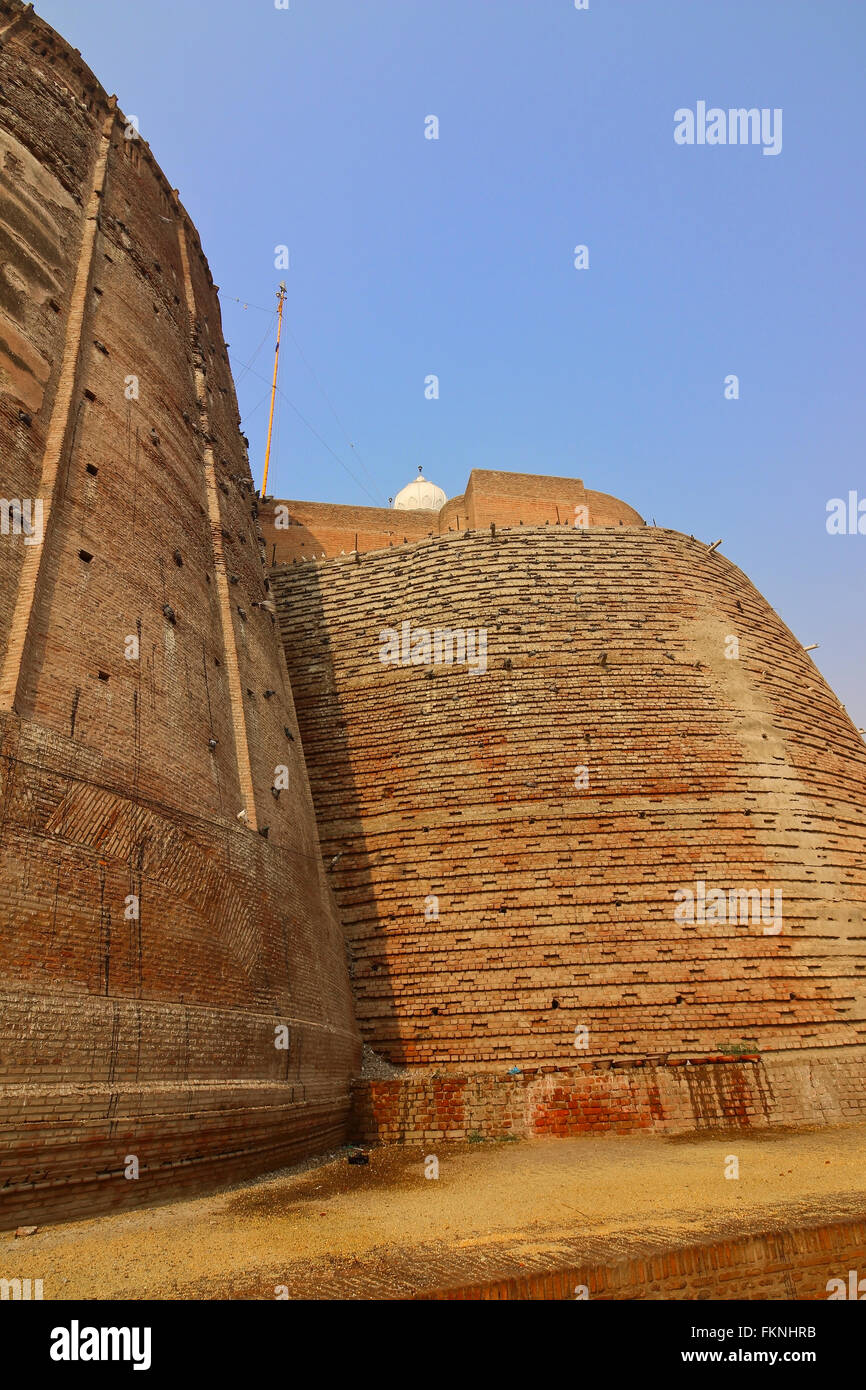 The walls of Bathinda fort in Punjab, North India with Quila Mubarak Sikh Gurdwara above Stock Photo